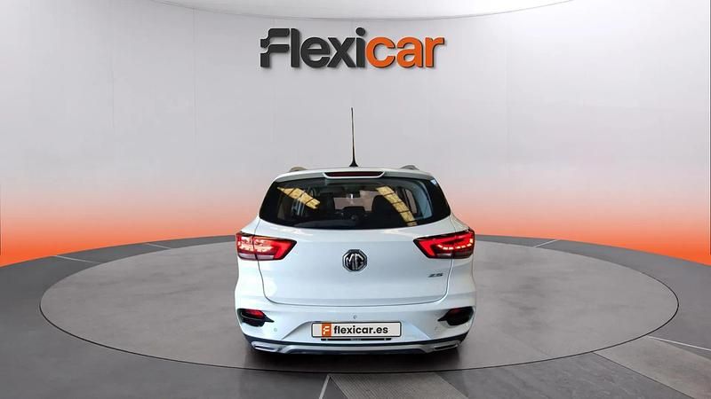 Usado MG ZS Comfort 106 CV (77 kW) 2024 Blanco SUV