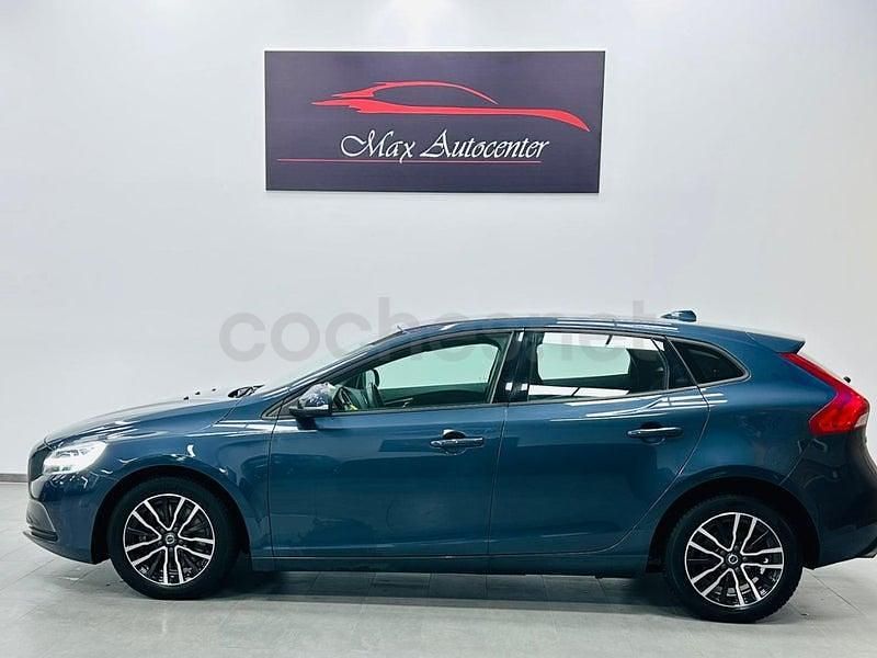 Usado Volvo V40 Momentum 120 CV (88 kW) 2019 Azul Berlina
