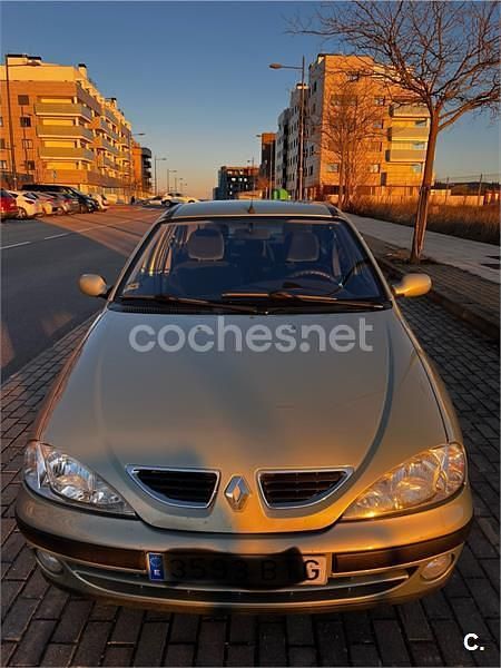 Usado Renault Mégane Expression 110 CV (80 kW) 2002 Beige Berlina