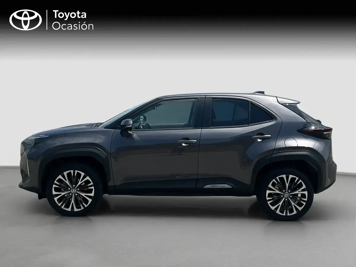 Usado Toyota Yaris Cross Style 116 CV (85 kW) 2023 Gris SUV