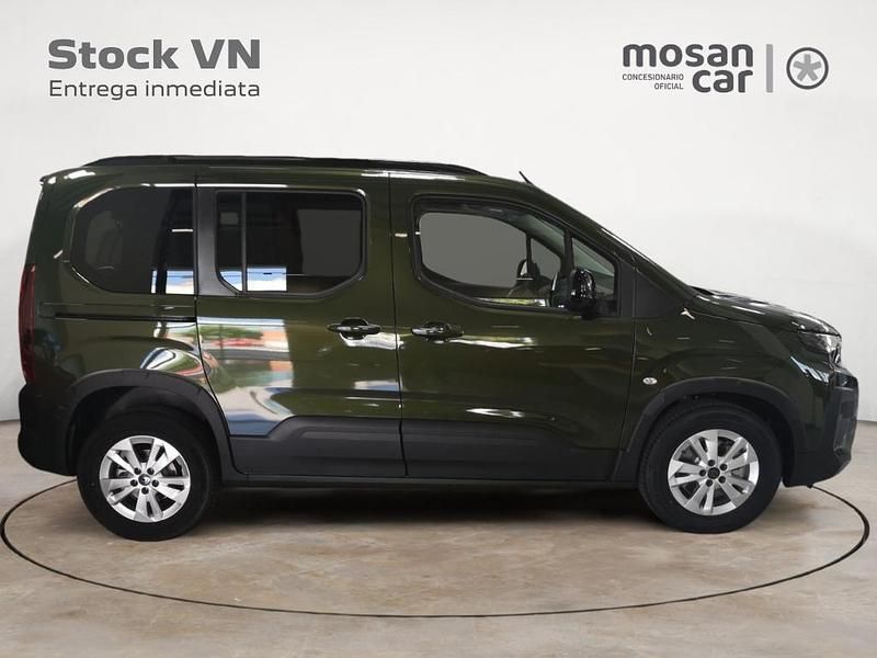 Usado Peugeot Rifter Allure 100 CV (73 kW) 2023 Verde Monovolumen