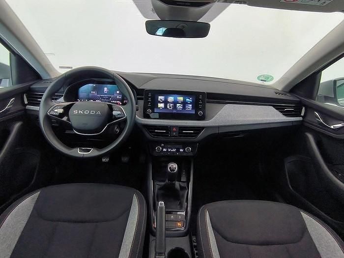 Usado Skoda Scala Selection 115 CV (84 kW) 2025 Gris plata Utilitario