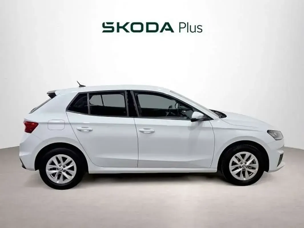 Usado Skoda Fabia Ambition 95 CV (69 kW) 2022 Blanco Utilitario