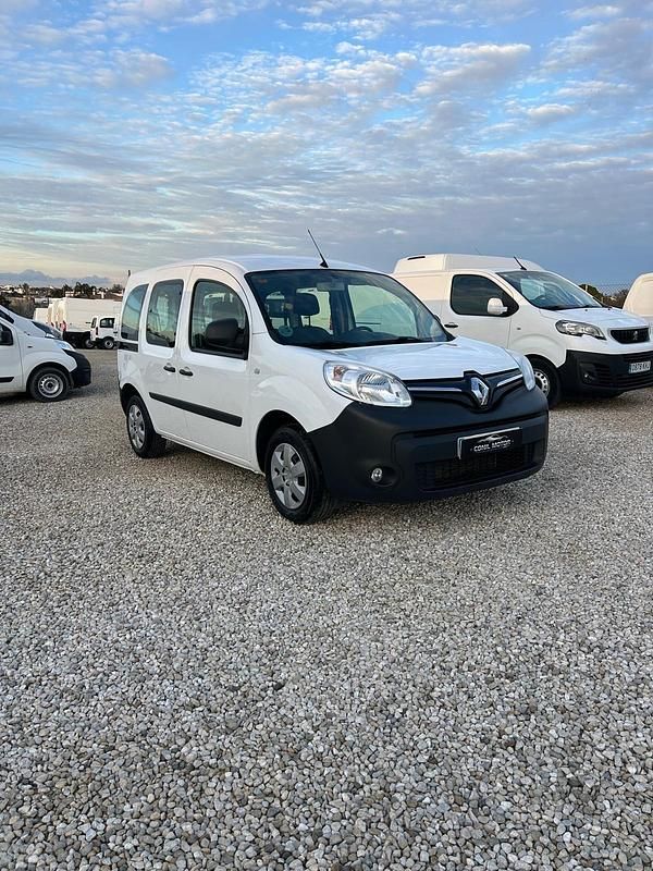 Usado Renault Kangoo 95 CV (69 kW) 2021 Blanco Familiar