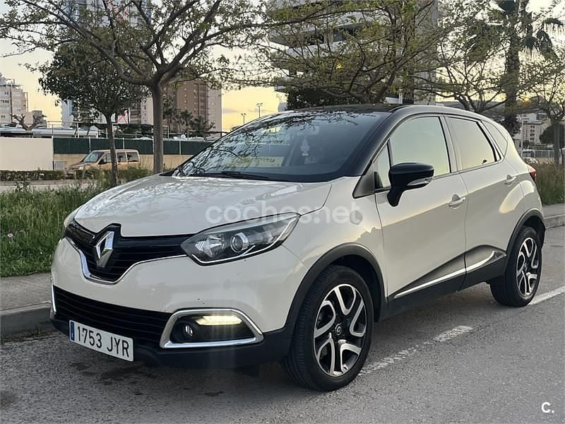 Usado Renault Captur Zen 120 CV (88 kW) 2017 Beige SUV