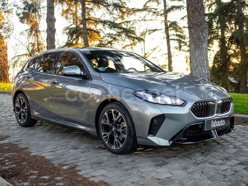Usado BMW 120 Comfort Edition 163 CV (119 kW) 2025 Gris / plata Utilitario
