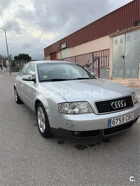 Usado Audi A6 165 CV (121 kW) 2002 Gris / plata Berlina