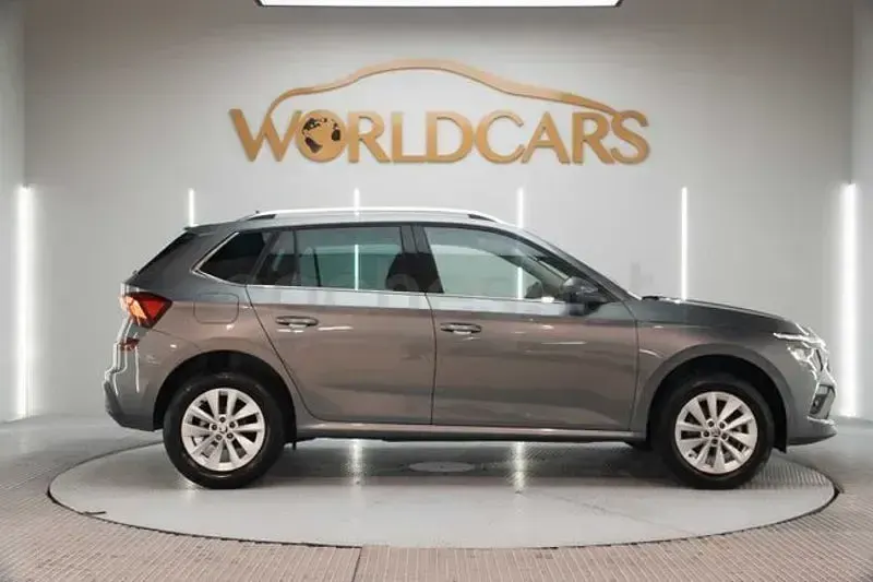 Usado Skoda Kamiq Selection 115 CV (84 kW) 2024 Gris / plata SUV