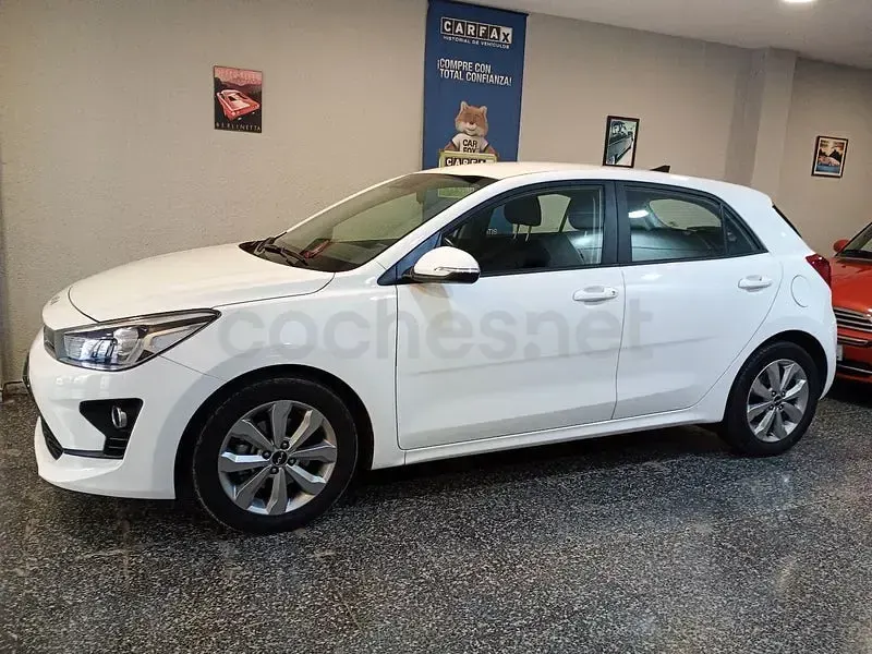 Begagnad Kia Rio 100 HK (73 kW) 2022 Vit Sedan