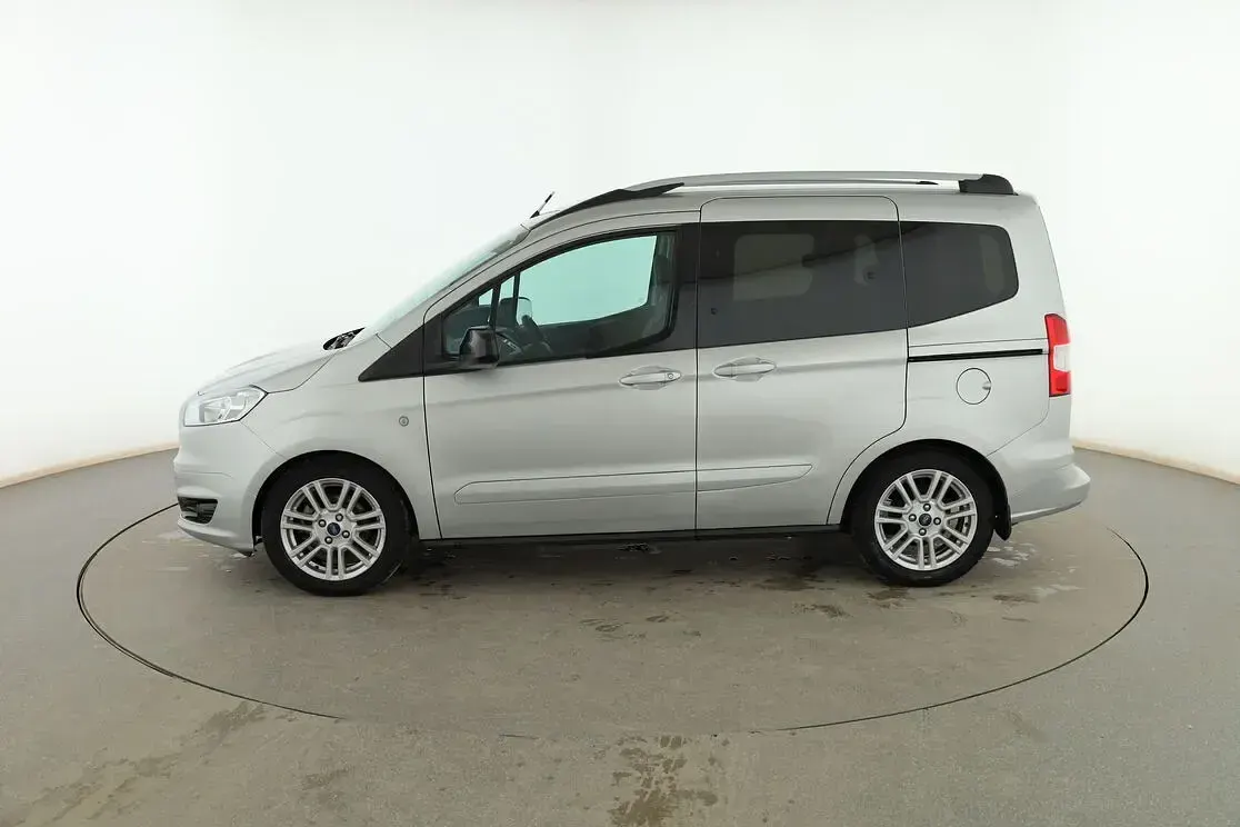 Usado Ford Tourneo Courier Titanium 95 CV (69 kW) 2017 Gris Monovolumen