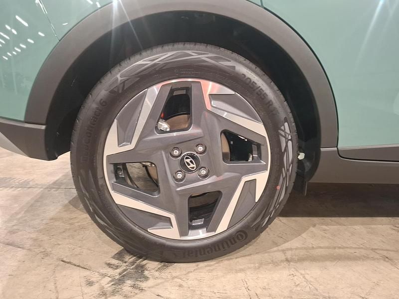 Usado Hyundai Bayon Blackline 100 CV (73 kW) 2025 Verde mangrove (techo negro) SUV