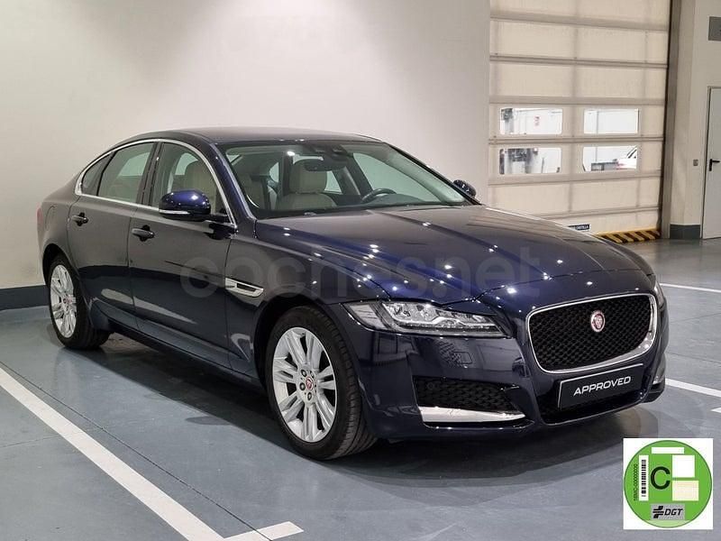 Usado Jaguar XF Prestige 180 CV (132 kW) 2020 Azul Berlina