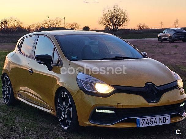 Usado Renault Clio IV Trophy 220 CV (161 kW) 2016 Amarillo Berlina