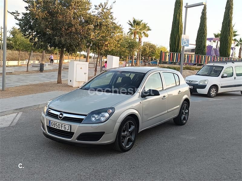 Gris / plata Usado 2006 Opel Astra Edition Berlina | 2500 € (Buen precio) - Imagen 1/4