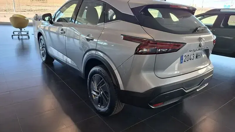 Usado Nissan Qashqai Acenta 140 CV (102 kW) 2023 Gris SUV