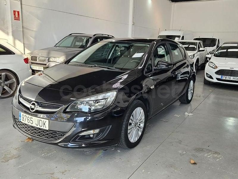 Usado Opel Astra Selective 115 CV (84 kW) 2015 Negro Berlina