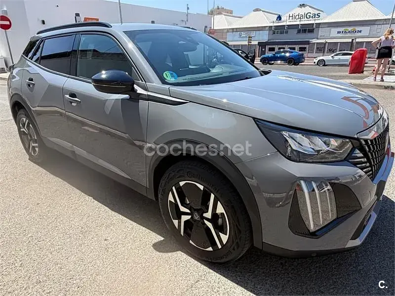 Usado Peugeot 2008 Allure 136 CV (100 kW) 2025 Gris / plata SUV