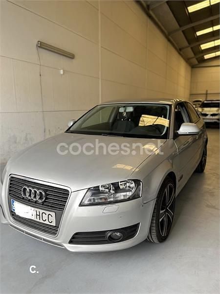 Usado Audi A3 Ambition 125 CV (91 kW) 2011 Gris / plata Berlina