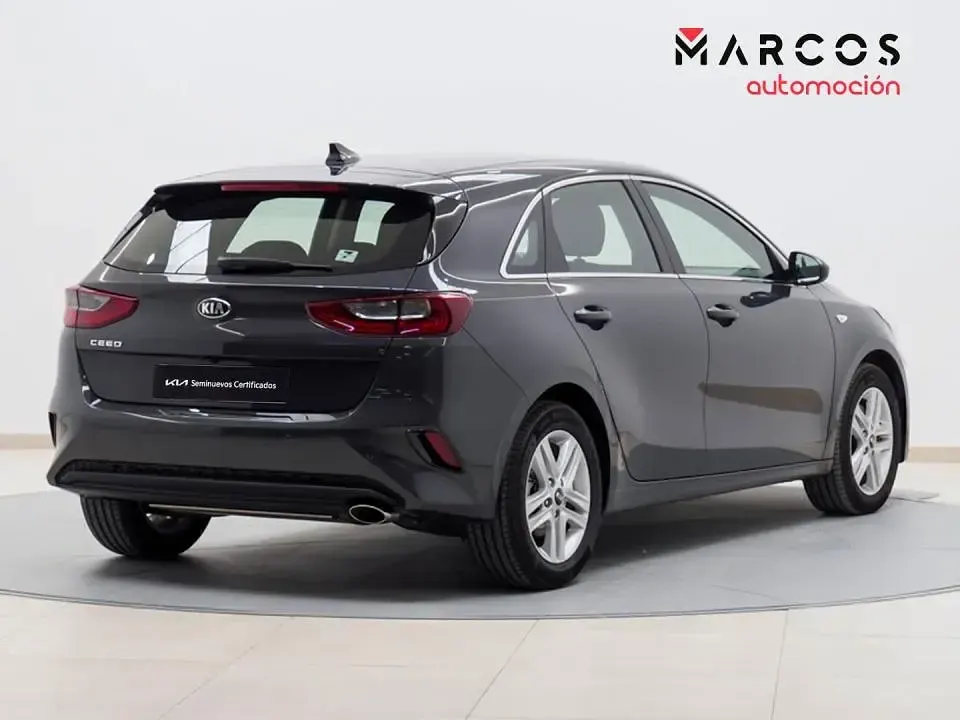 Usado Kia Ceed 120 CV (88 kW) 2021 Gris / plata Utilitario