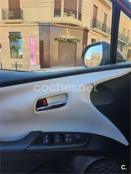 Usado Toyota Prius 122 CV (89 kW) 2018 Rojo Berlina
