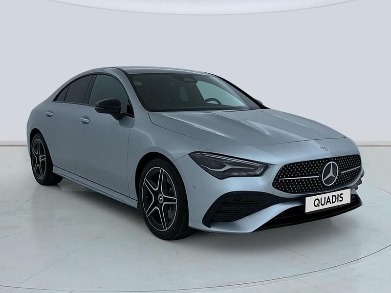 Usado Mercedes CLA220 190 CV (139 kW) 2025 Gris plata Berlina