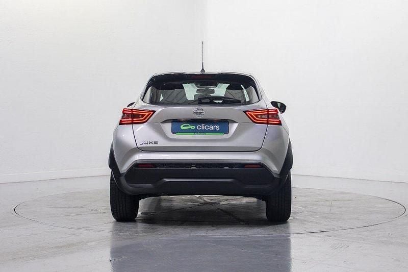 Usado Nissan Juke Acenta 114 CV (83 kW) 2021 Gris / plata SUV