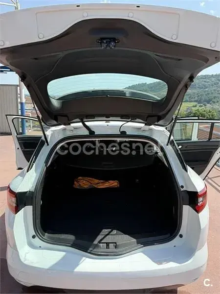Usado Renault Mégane GrandTour Bose Edition 110 CV (80 kW) 2019 Blanco Familiar
