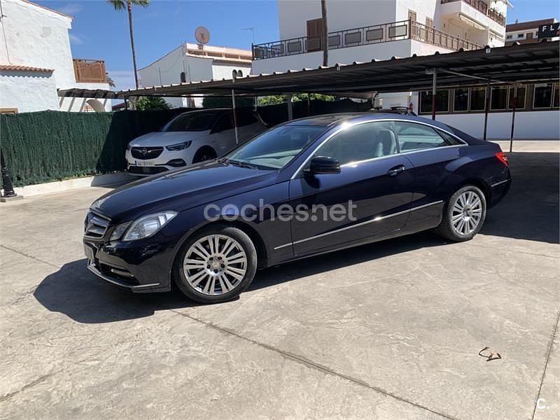 Usado Mercedes E220 Elegance 170 CV (125 kW) 2011 Negro Coupe