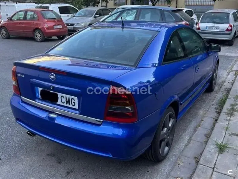 Usado Opel Astra Edition 192 CV (141 kW) 2003 Azul Coupe