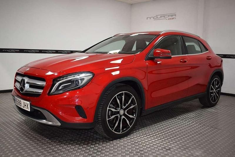 Usado Mercedes GLA200 Urban 136 CV (100 kW) 2015 Rojo SUV