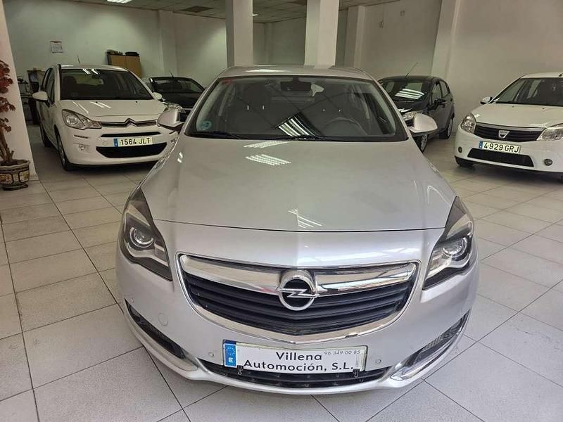Usado Opel Insignia Selective 120 CV (88 kW) 2017 Plateado Berlina