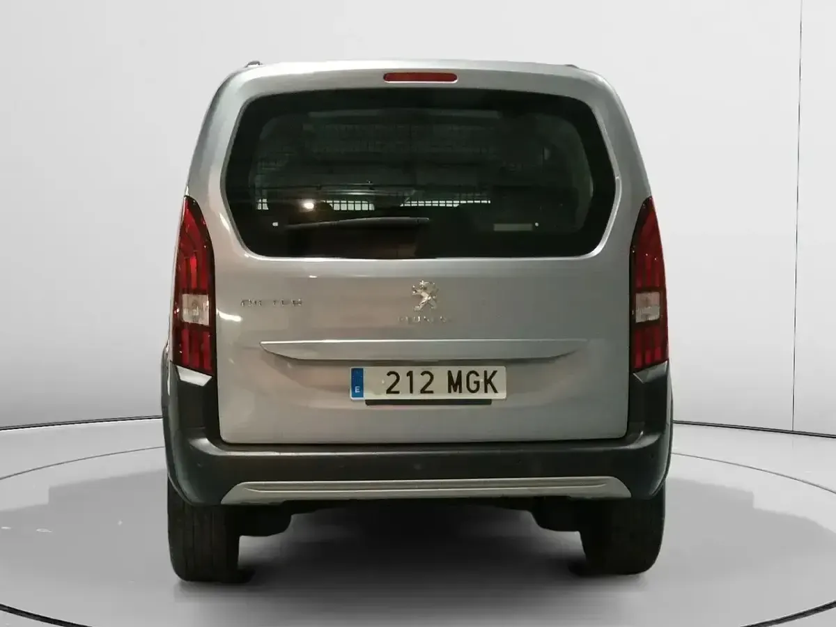 Usado Peugeot Rifter Allure 131 CV (96 kW) 2023 Gris Monovolumen