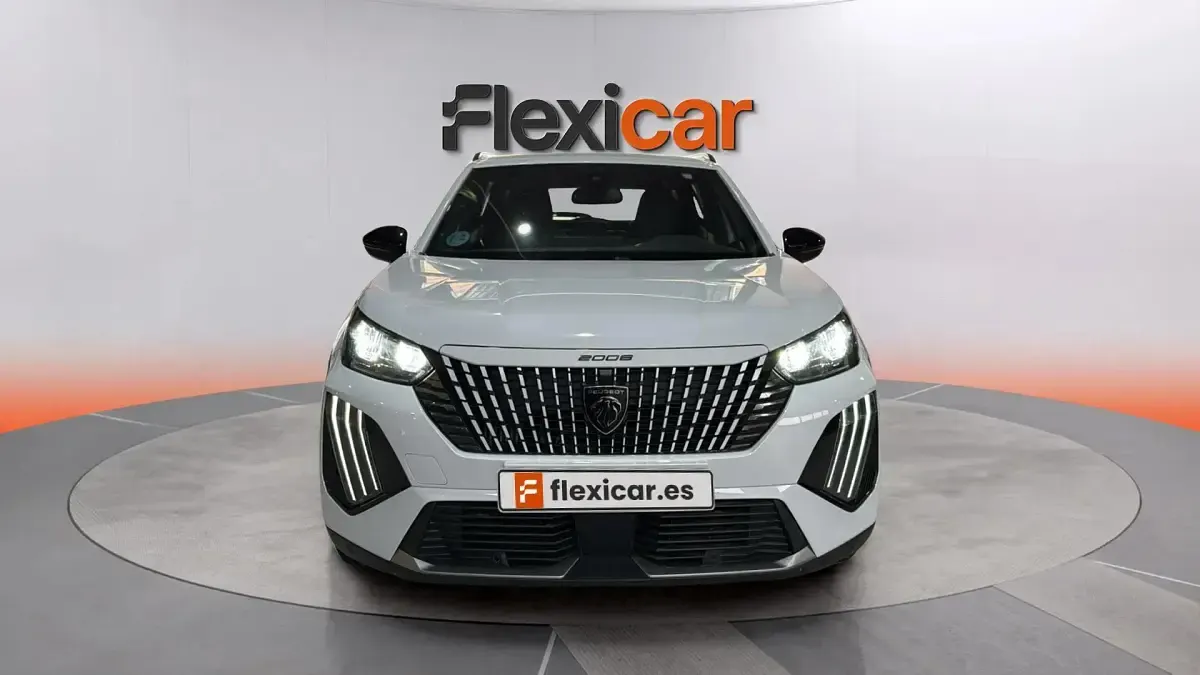 Usado Peugeot 2008 Allure 130 CV (95 kW) 2024 Blanco SUV