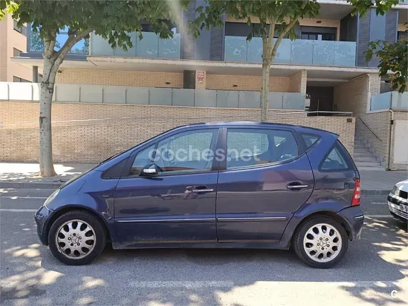 Usado Mercedes A160 Elegance 102 CV (75 kW) 2004 Azul Monovolumen