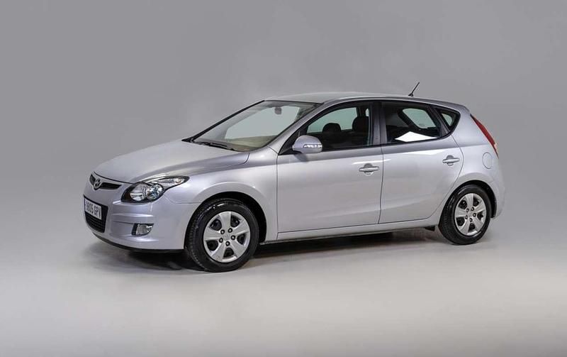 Plateado Usado 2009 Hyundai i30 Classic Utilitario | 8250 € (Precio justo) - Imagen 1/4