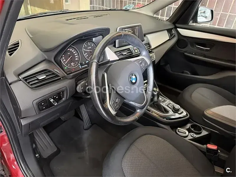 Usado BMW 218 150 CV (110 kW) 2015 Granate Familiar