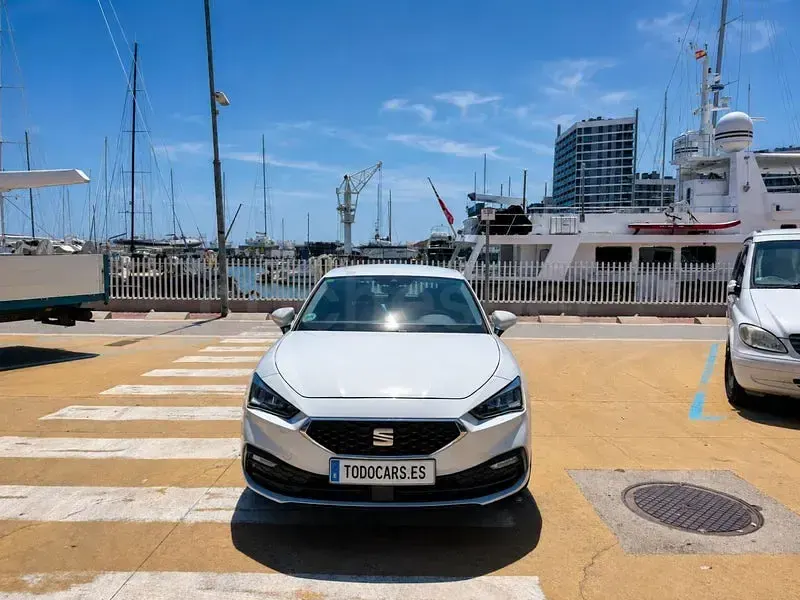 Usado Seat Leon Style 110 CV (80 kW) 2022 Blanco Berlina