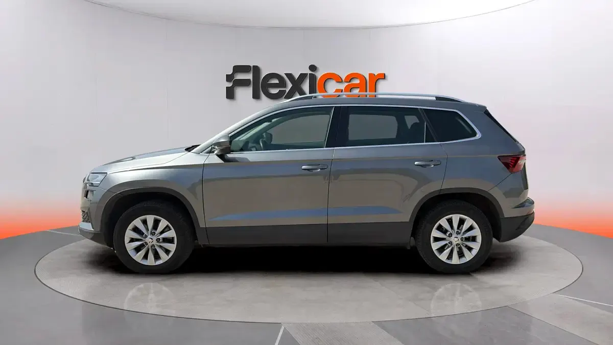 Usado Skoda Karoq Ambition 150 CV (110 kW) 2022 Gris SUV
