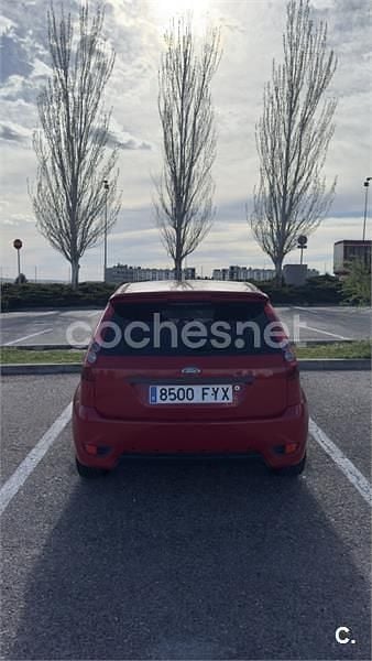Usado Ford Fiesta Sport 100 CV (73 kW) 2007 Rojo Utilitario