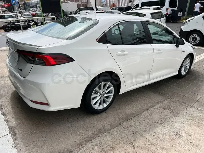 Usado Toyota Corolla Active 122 CV (89 kW) 2022 Blanco Berlina