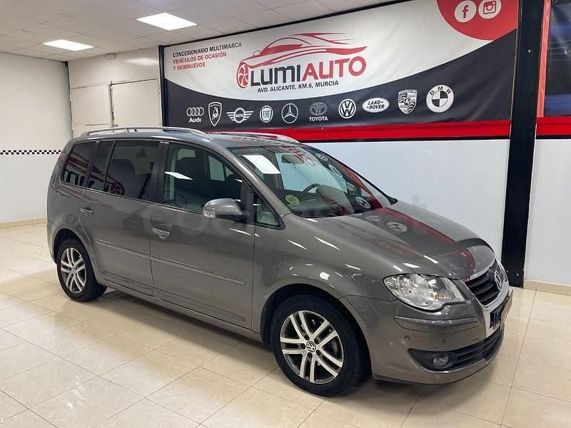 Usado VW Touran Highline 140 CV (102 kW) 2009 Gris / plata Monovolumen