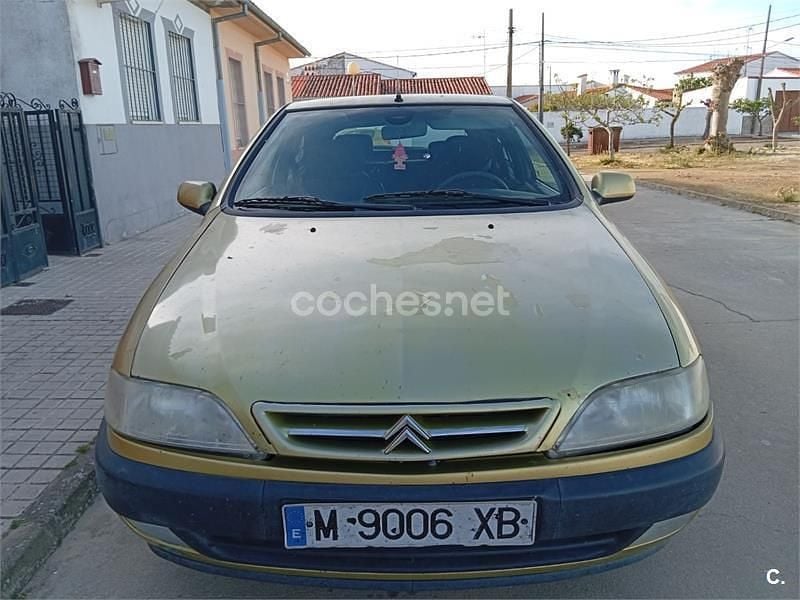 Begagnad Citroën Xsara 90 HK (66 kW) 1999 Gul Sportkupé