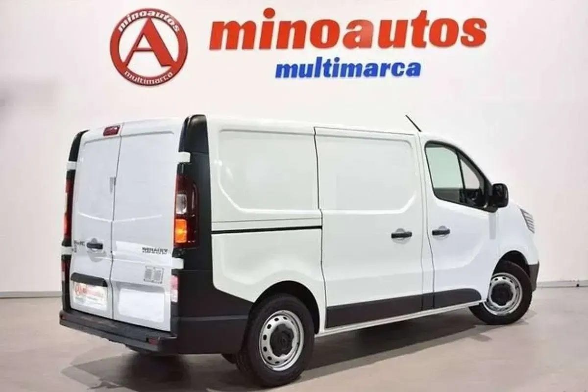 Usado Renault Trafic 131 CV (96 kW) 2022 Blanco Monovolumen