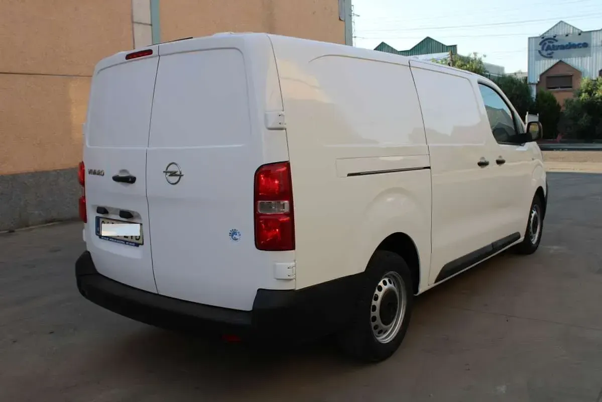 Usado Opel Vivaro-e Combi 120 CV (88 kW) 2022 Blanco Monovolumen