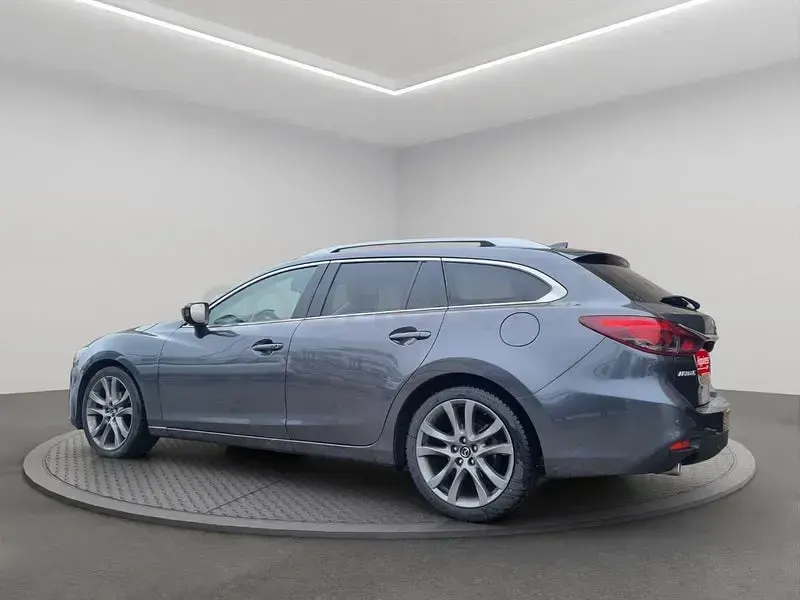 Usado Mazda 6 Luxury 150 CV (110 kW) 2016 Gris / plata Familiar