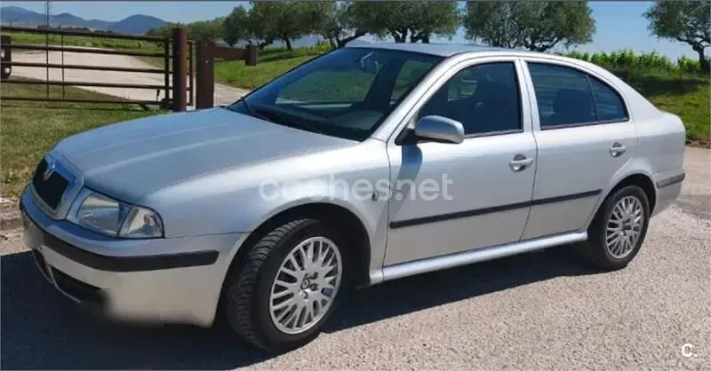 Usado Skoda Octavia 130 CV (95 kW) 2004 Gris / plata Berlina