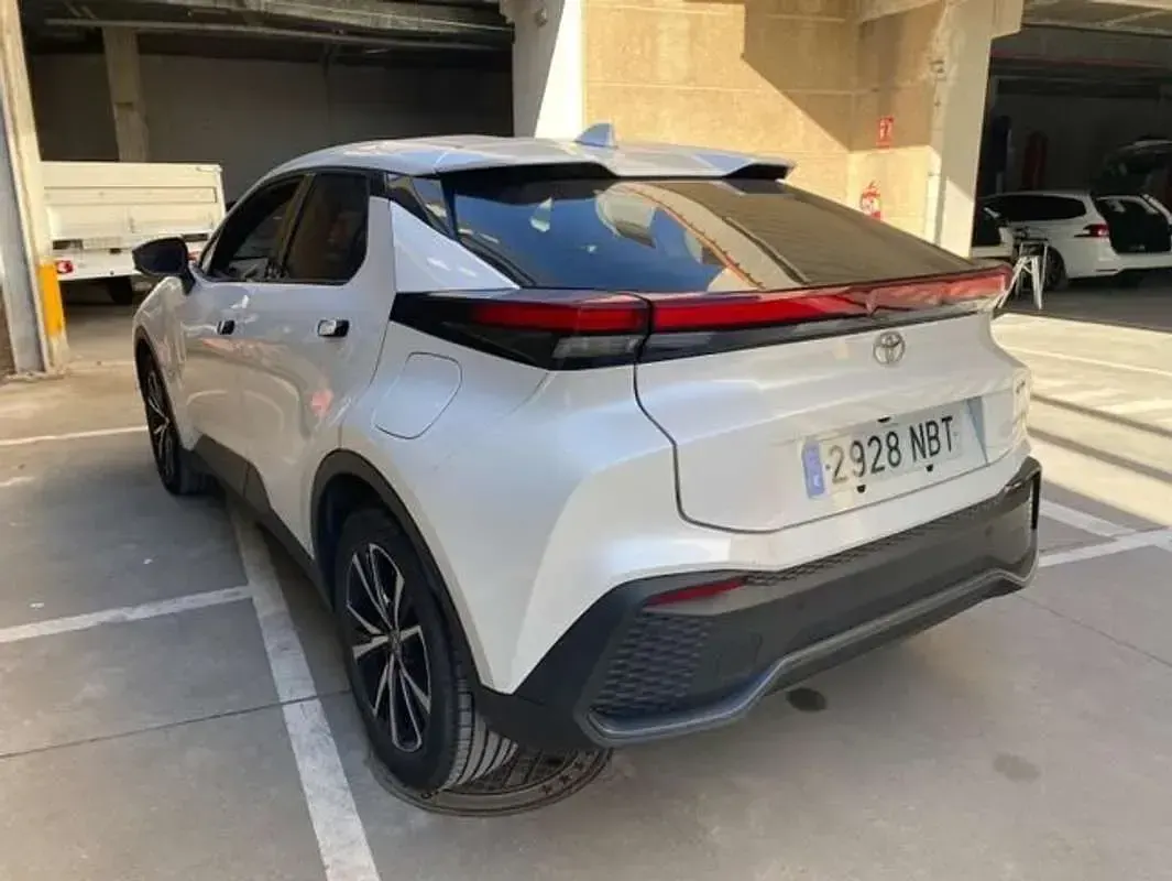 Usado Toyota C-HR Advance 141 CV (103 kW) 2025 Blanco SUV
