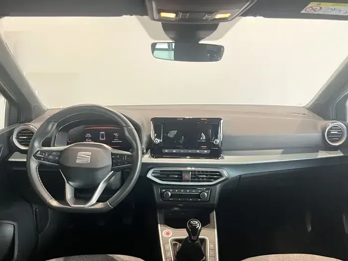 Usado Seat Arona Xperience 115 CV (84 kW) 2025 Gris SUV