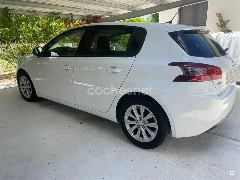 Usado Peugeot 308 Style 130 CV (95 kW) 2019 Blanco Berlina