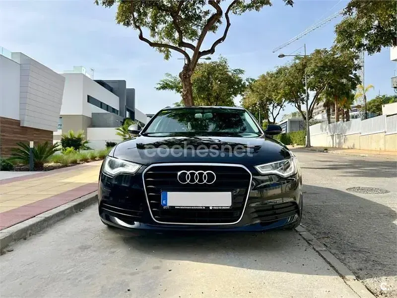 Usado Audi A6 180 CV (132 kW) 2013 Negro Familiar